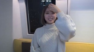 辣妹荷官玩脱衣扑克牌露出雄伟的车头灯神似本土某女艺人